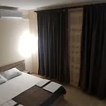 Twain Apart&Rooms