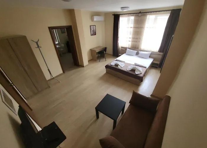 Twain Apart&Rooms