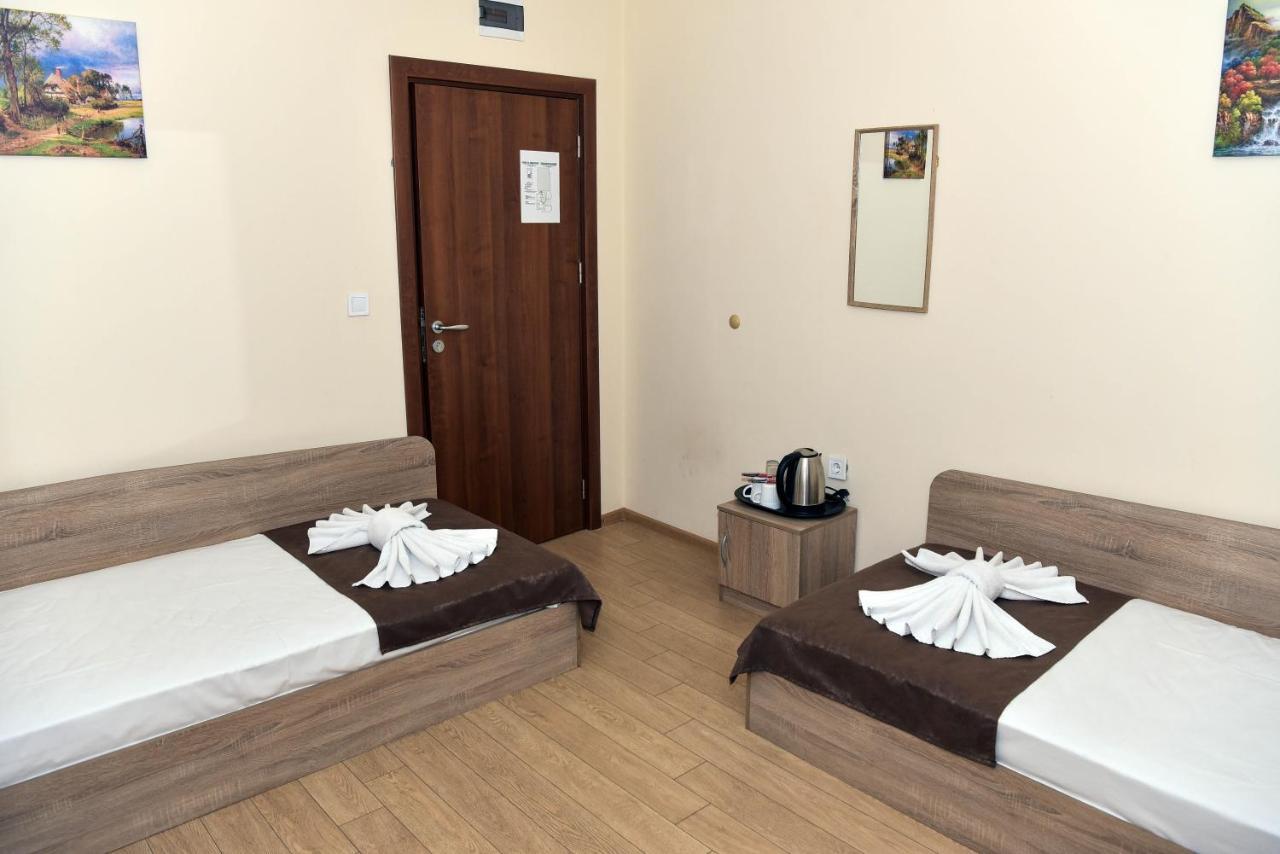 Twain Apart&rooms