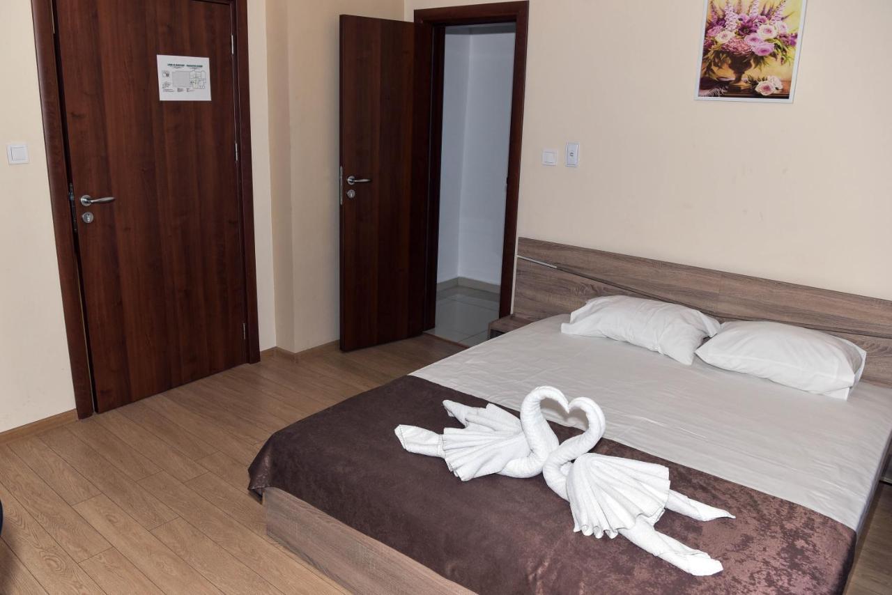 Twain Apart&rooms 3* Sofia