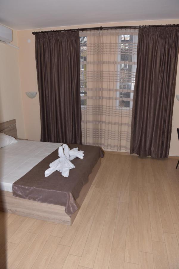 Twain Apart&rooms 3*